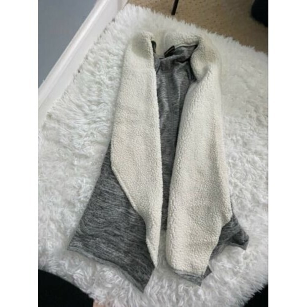 Womens‎ Almost Famous Gray Sweatshirt Sherpa Shaw Size Medium